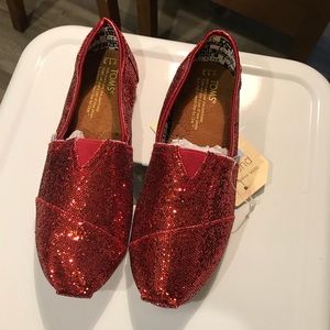 toms red glitter shoes Hospital Insurance Management Services India